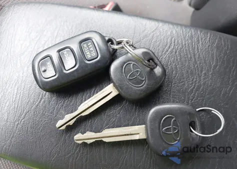 2007 Toyota Matrix z USA, uszkodzony, nr VIN 2T1KR32EX7C661222